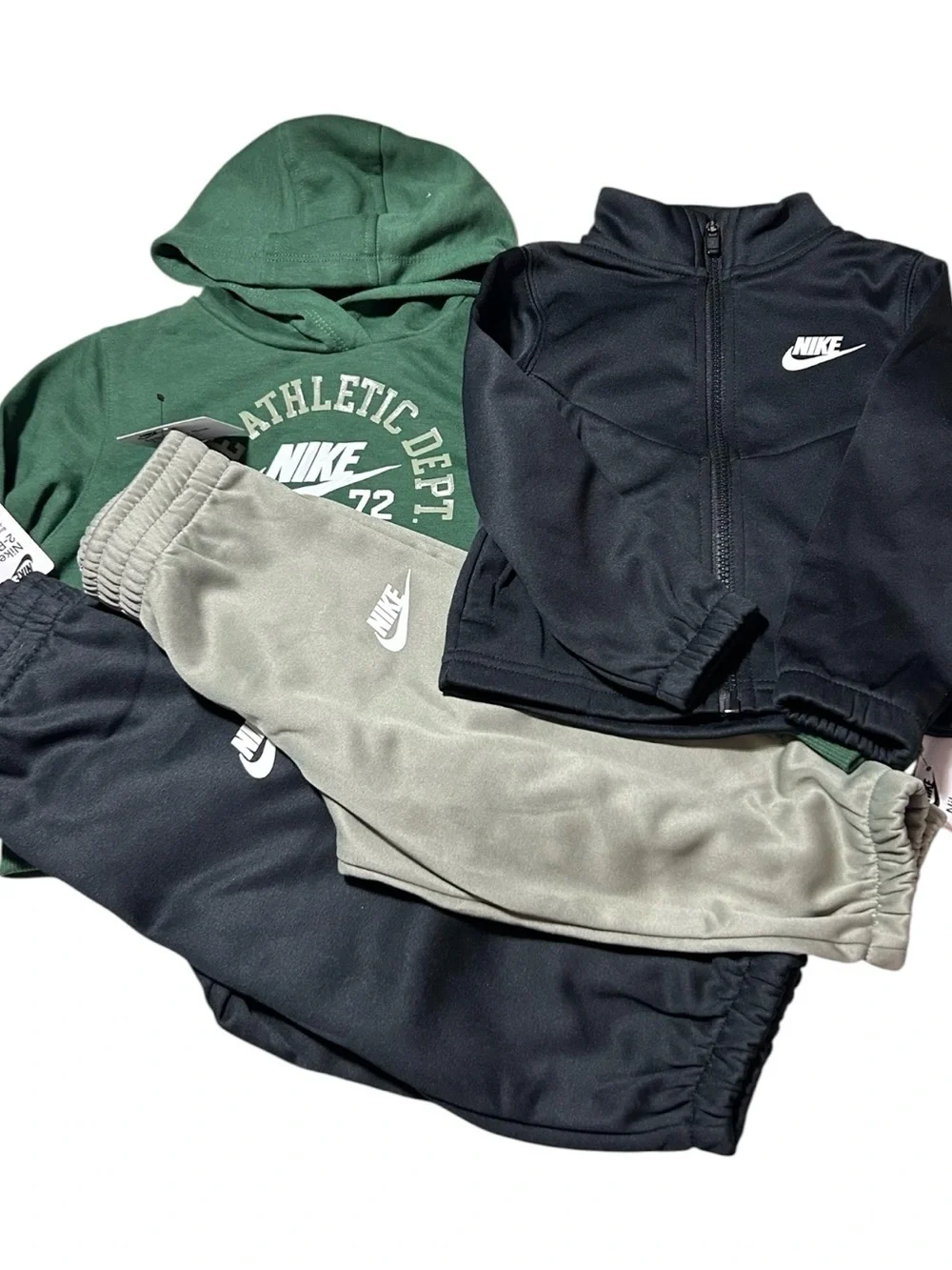 New Nike Kids Green Hoodie with Black and Gray Joggers Set new with tags 2T boys
